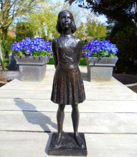 Verkocht.Brons beeld.Hont.Pieter Hermanus d'Hont.1917-1997.Anne Frank.
